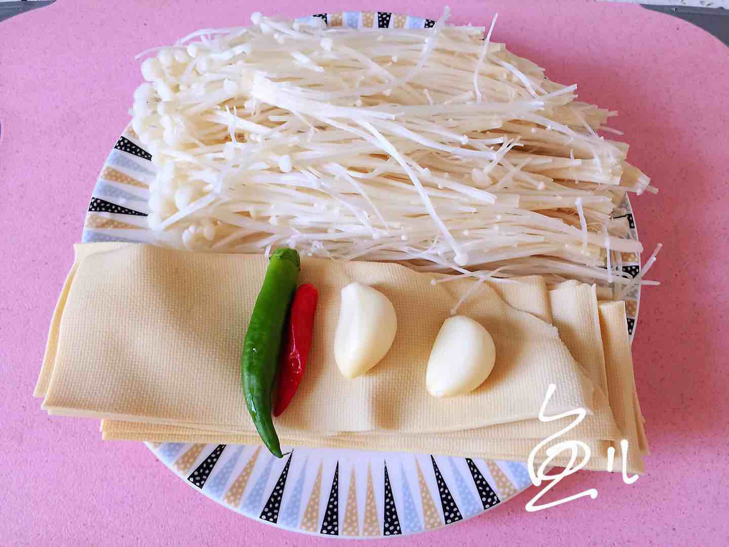 豆皮金針菇卷的做法-家常味煮菜譜