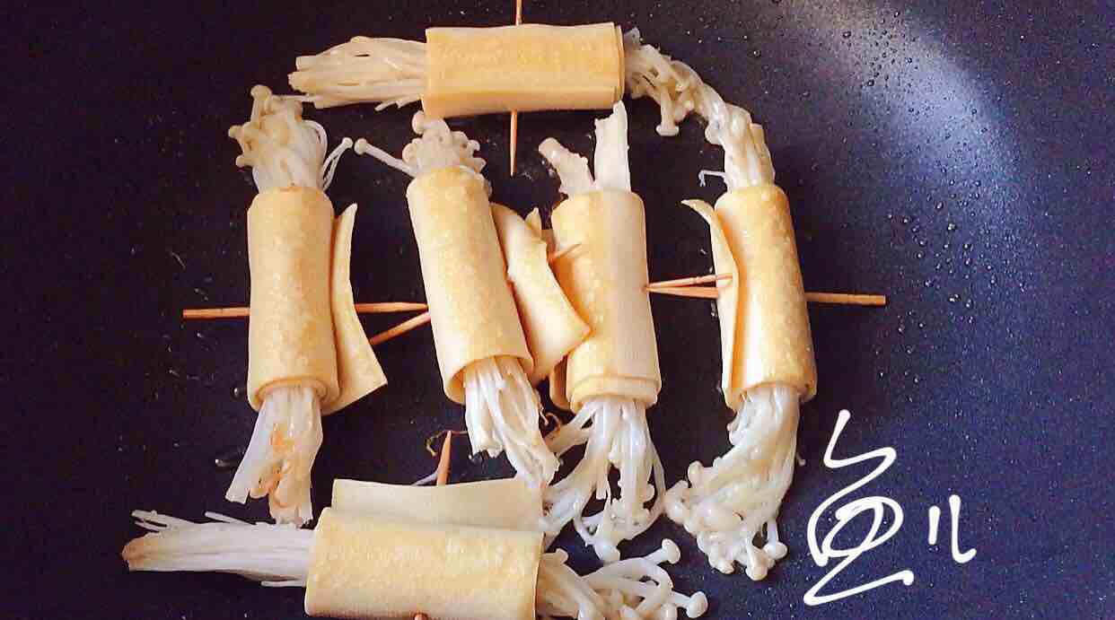 豆皮金針菇卷的做法-家常味煮菜譜