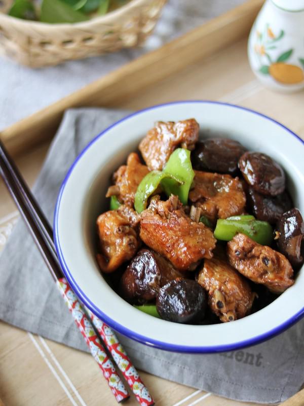 香菇雞翅的做法-家常味燉菜譜