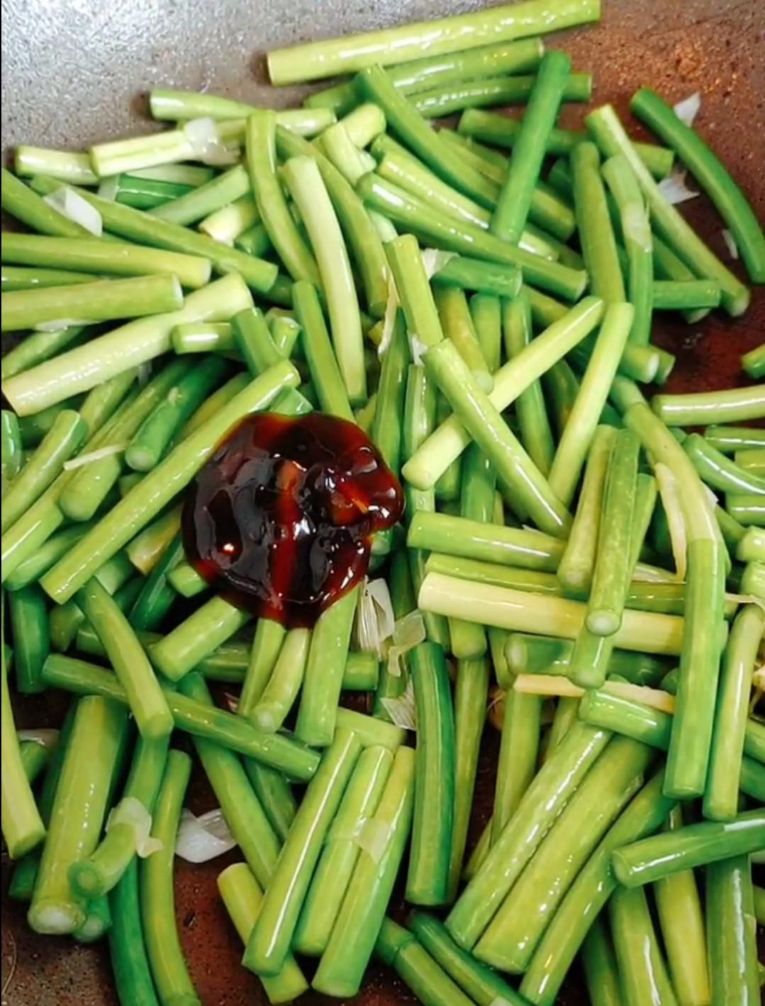 蒜薹炒肉的做法-家常味炒菜譜