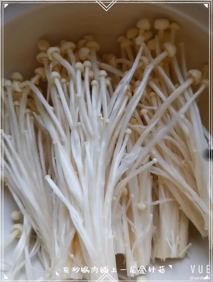 金針菇鮮蝦豆腐煲的做法-咸鮮味煮菜譜