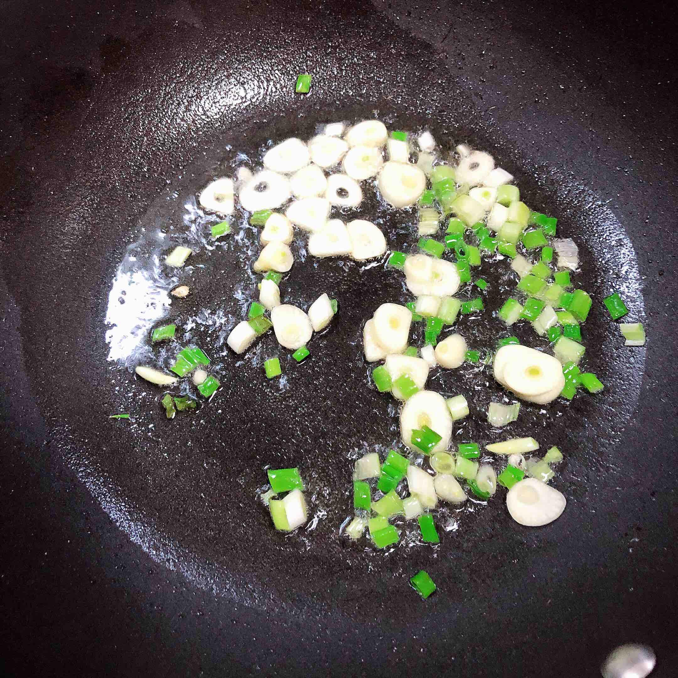 板栗香菇火腿（10分鐘快手菜）的做法-咸鮮味炒菜譜