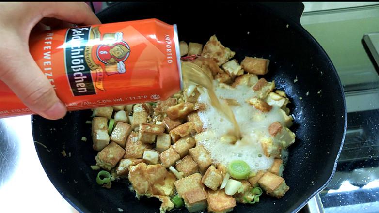 啤酒鵪鶉蛋燉豆腐的做法-家常味燉菜譜