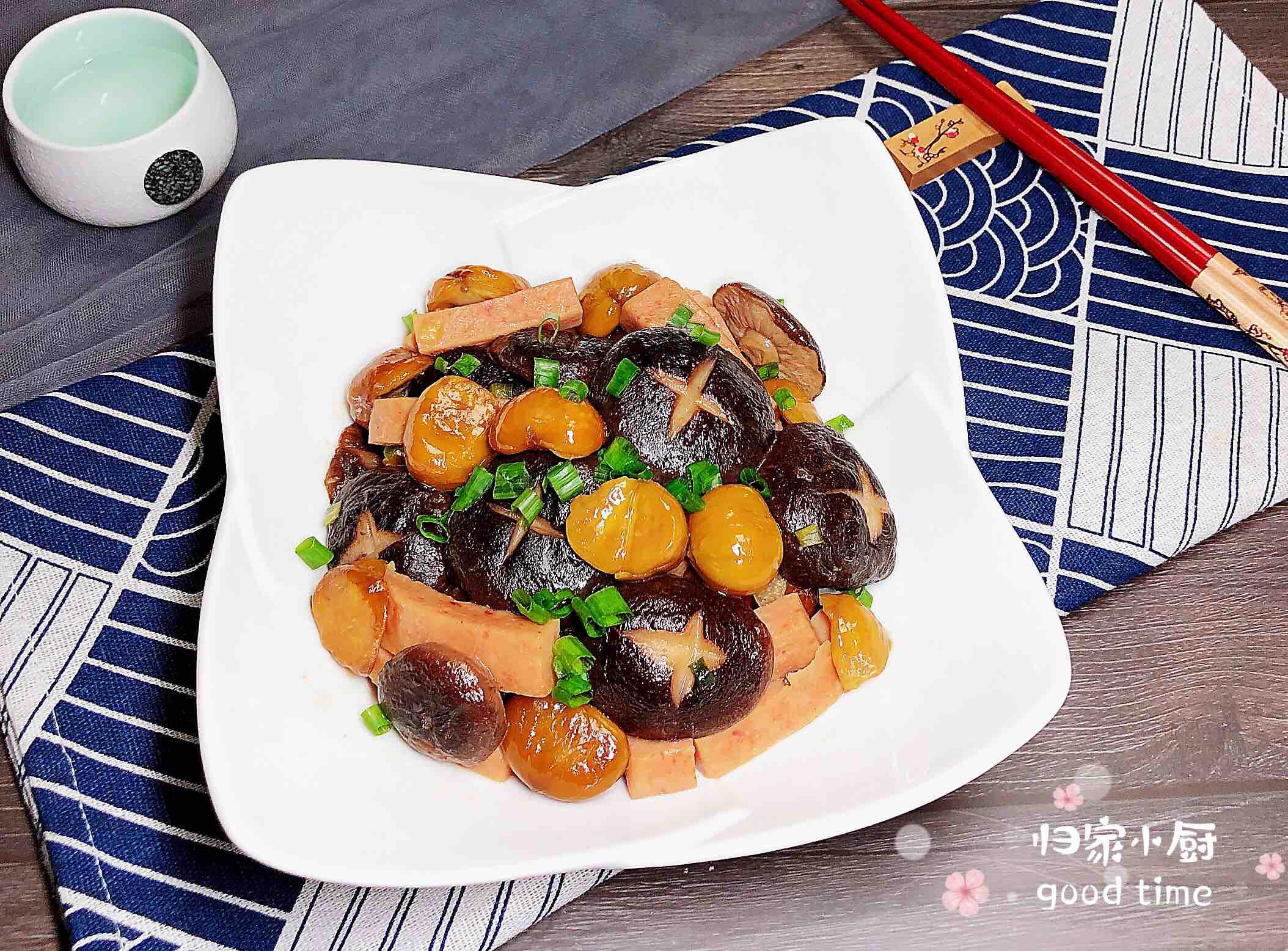 板栗香菇火腿（10分鐘快手菜）的做法-咸鮮味炒菜譜