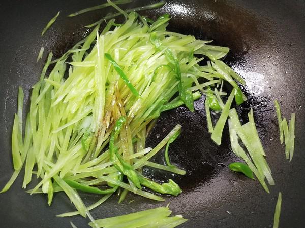 爆炒萵苣絲的做法-家常味炒菜譜