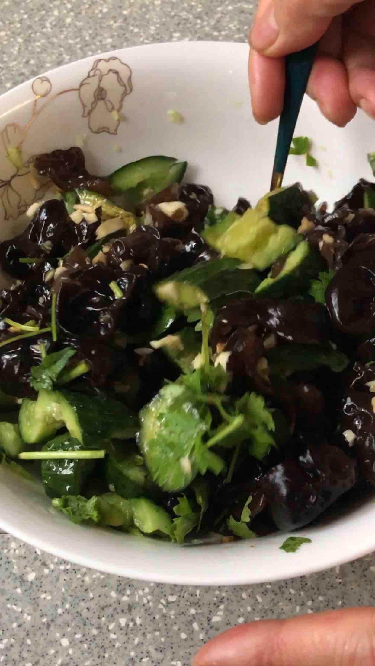 減脂就吃黃瓜木耳的做法-家常味拌菜譜