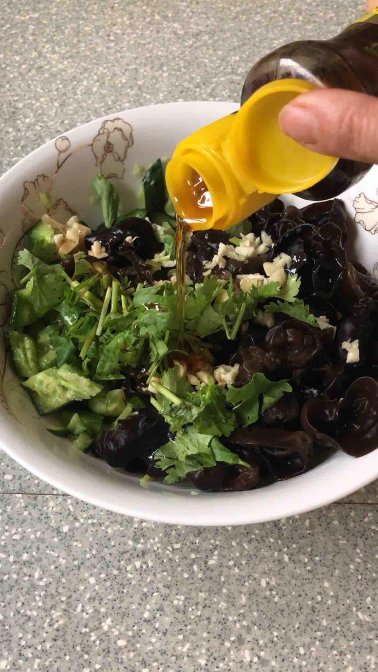 減脂就吃黃瓜木耳的做法-家常味拌菜譜