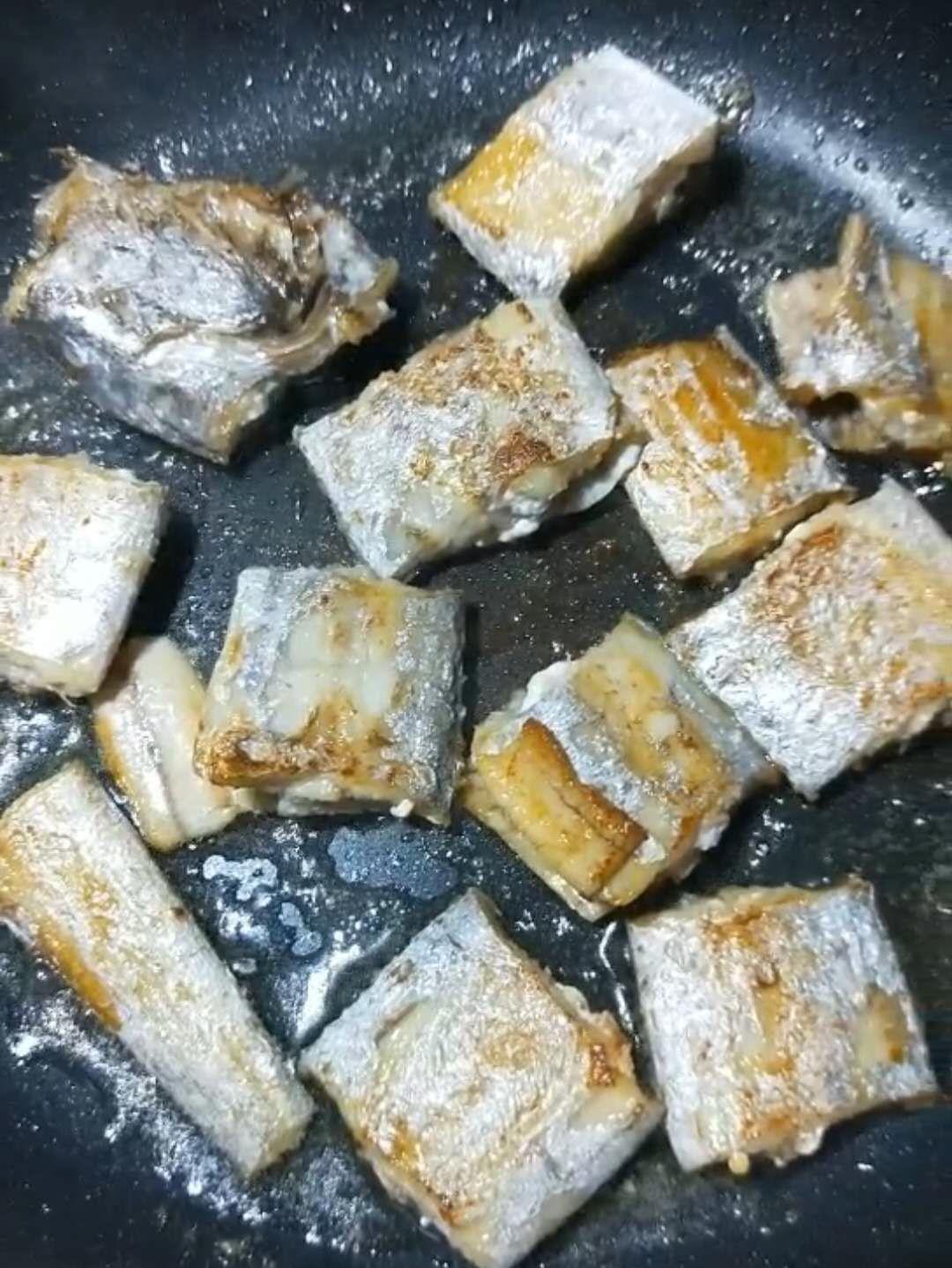 家常紅燒帶魚(yú)的做法-家常味燒菜譜