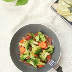 配粥小菜，培根胡蘿卜炒西藍花，營養搭配的做法-咸鮮味炒菜譜