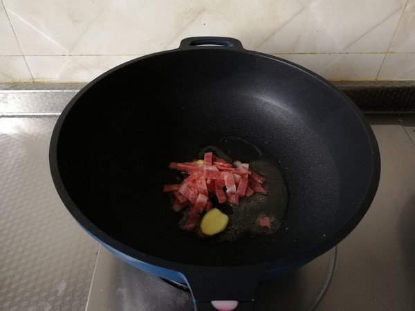 配粥小菜，培根胡蘿卜炒西藍花，營養搭配的做法-咸鮮味炒菜譜