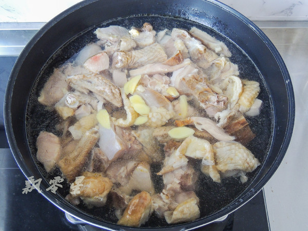 香菇土豆臘雞煲的做法-家常味燉菜譜