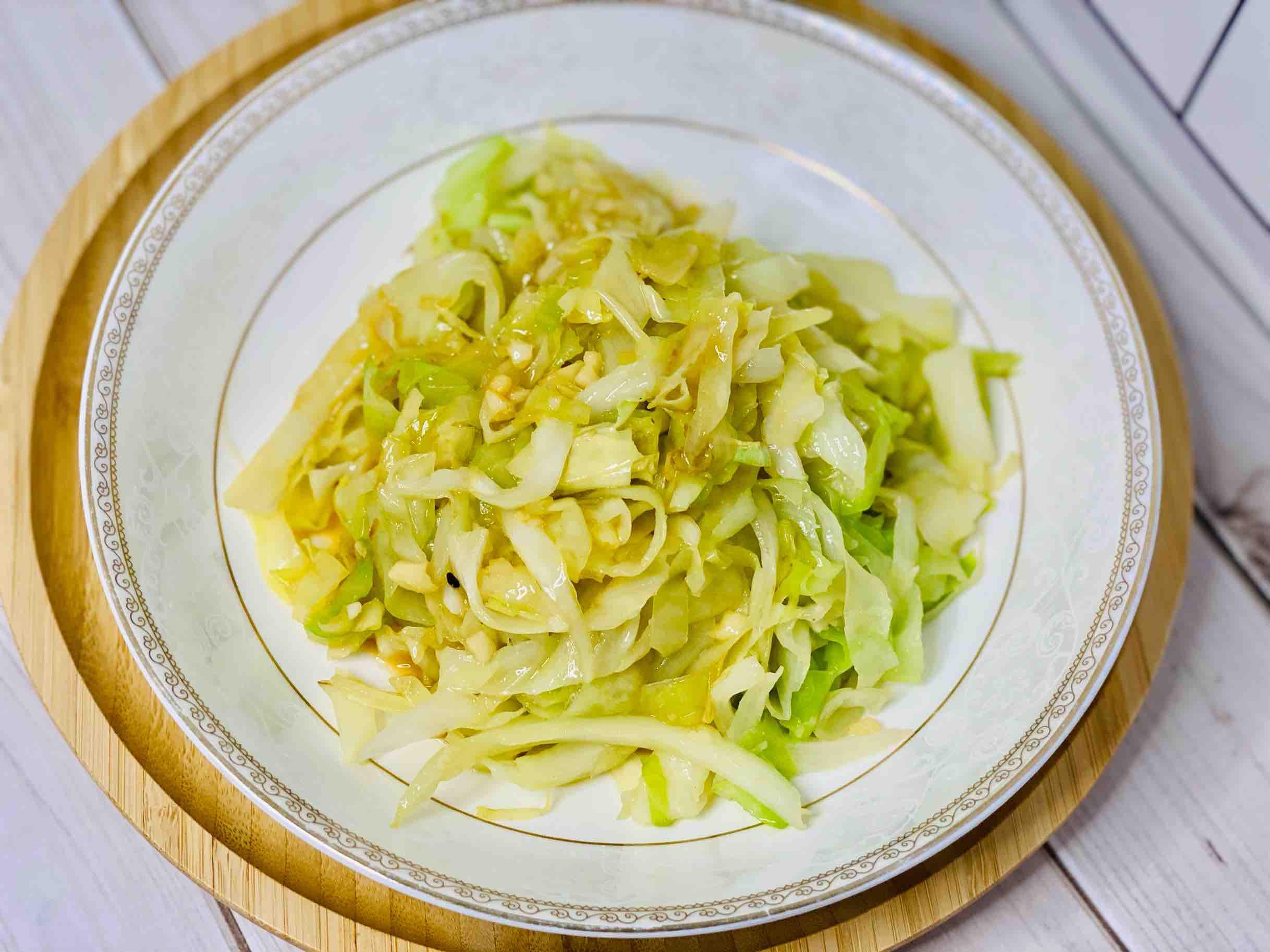 快手家常菜，素炒包菜，加點(diǎn)它，味道特別鮮的做法-家常味炒菜譜