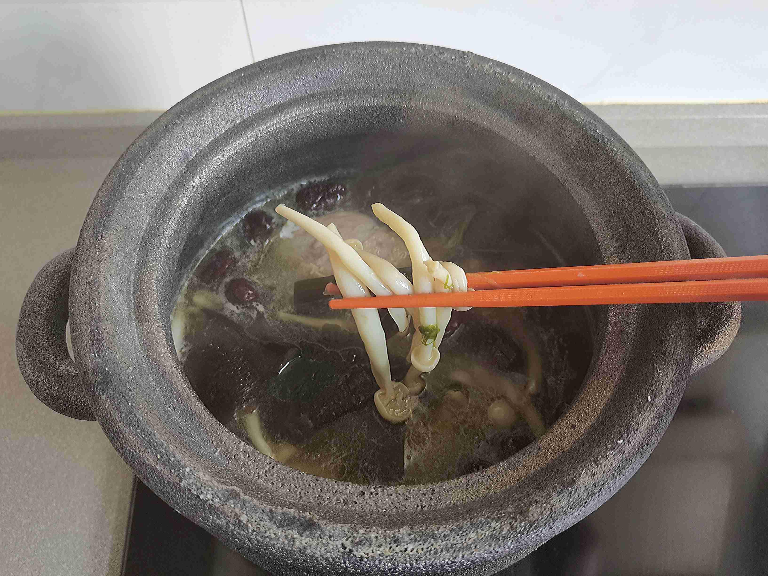 菌菇海帶燉鴨湯的做法-咸鮮味燉菜譜