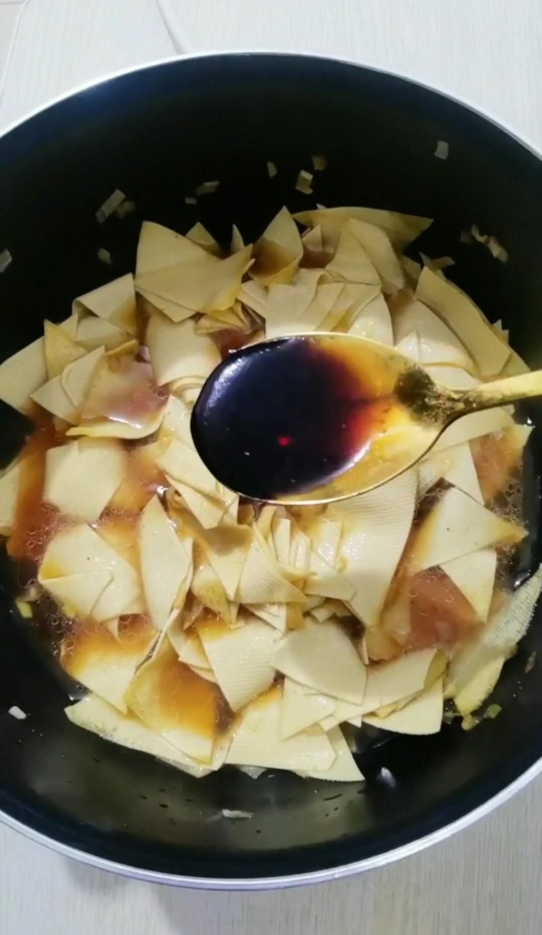 紅燜干豆腐的做法-咸鮮味燉菜譜