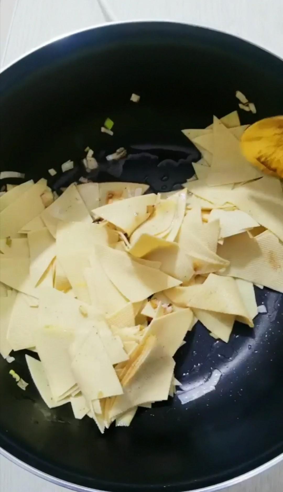 紅燜干豆腐的做法-咸鮮味燉菜譜