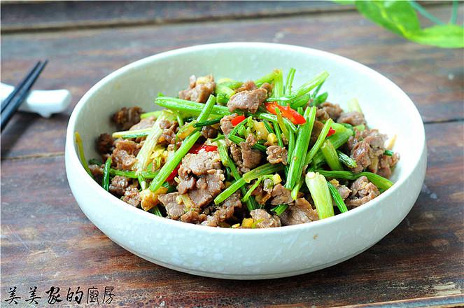 芹菜炒牛肉的做法-香辣味炒菜譜