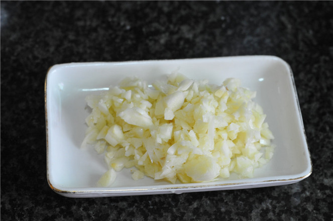 【蒜蓉爆香茄子】簡單、少油、不變色的下飯菜！的做法-蒜香味炒菜譜