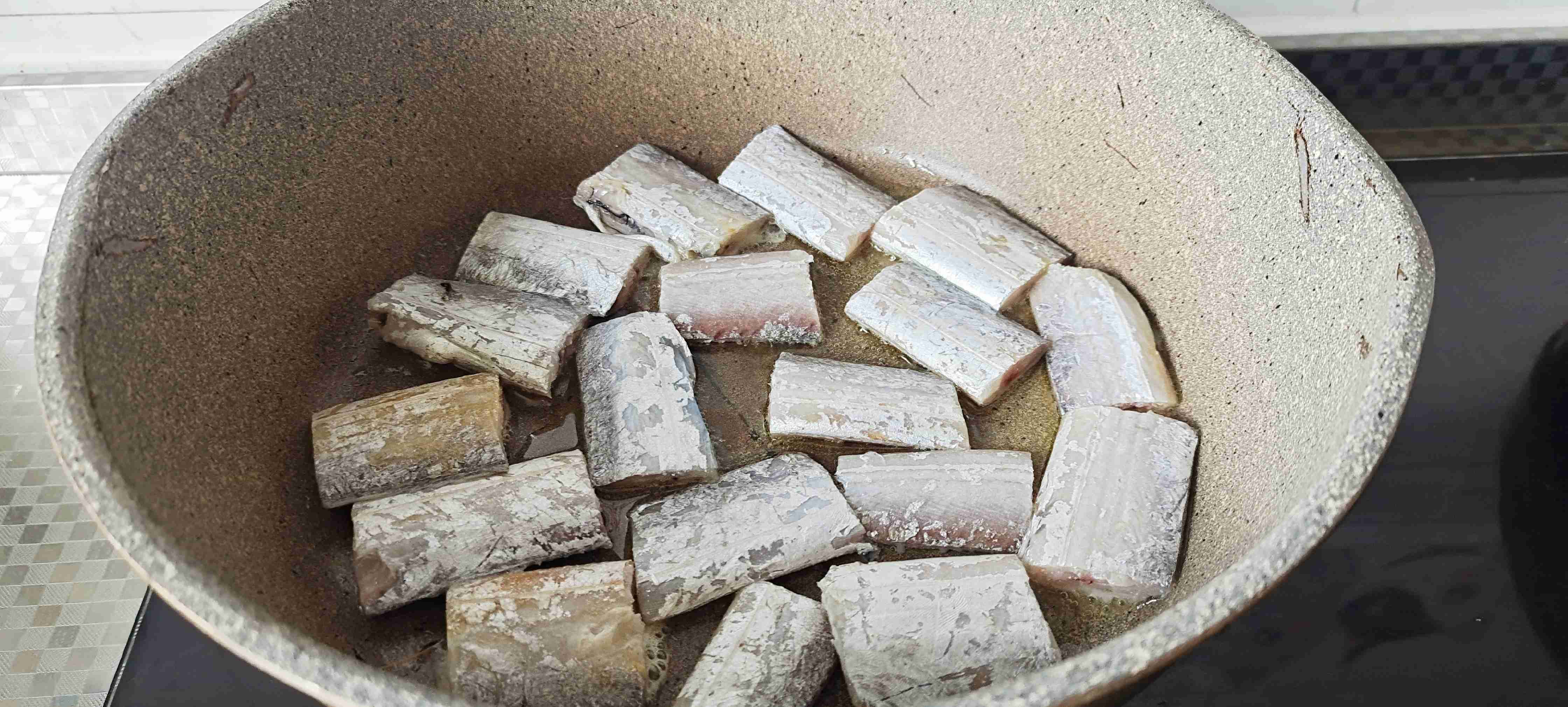 帶魚好吃的經(jīng)典做法…糖醋帶魚的做法-酸甜味燒菜譜