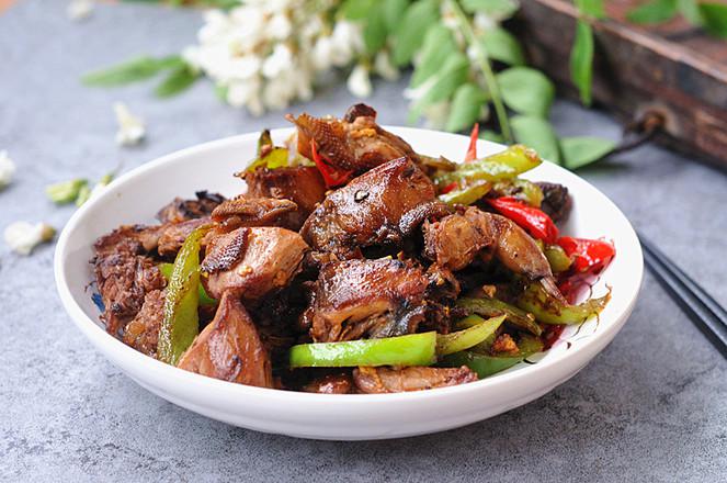 香辣鵪鶉的做法-香辣味炒菜譜
