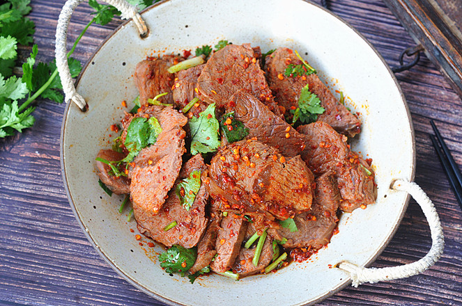 拌鹵牛肉的做法-香辣味拌菜譜