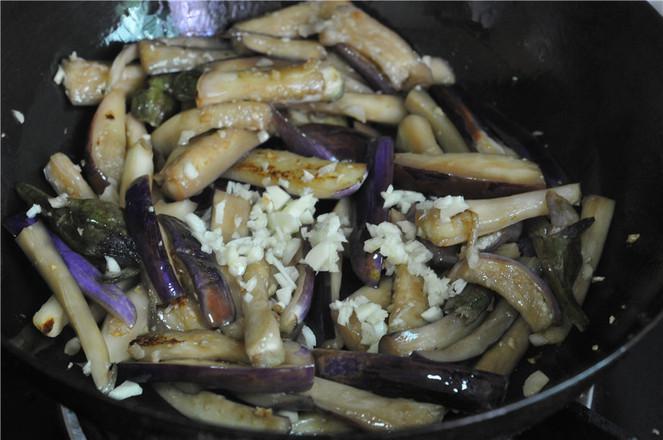 【蒜蓉爆香茄子】簡單、少油、不變色的下飯菜！的做法-蒜香味炒菜譜