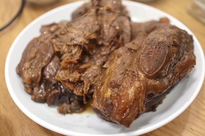 電飯煲鹵牛腱子的做法-家常味鹵菜譜