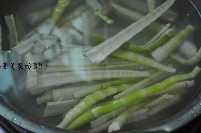 青椒炒春筍末的做法-家常味炒菜譜