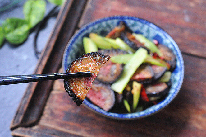 紅菜薹炒豬血丸子的做法-咸鮮味炒菜譜