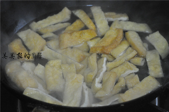 回鍋油豆腐燒肉的做法-家常味燒菜譜