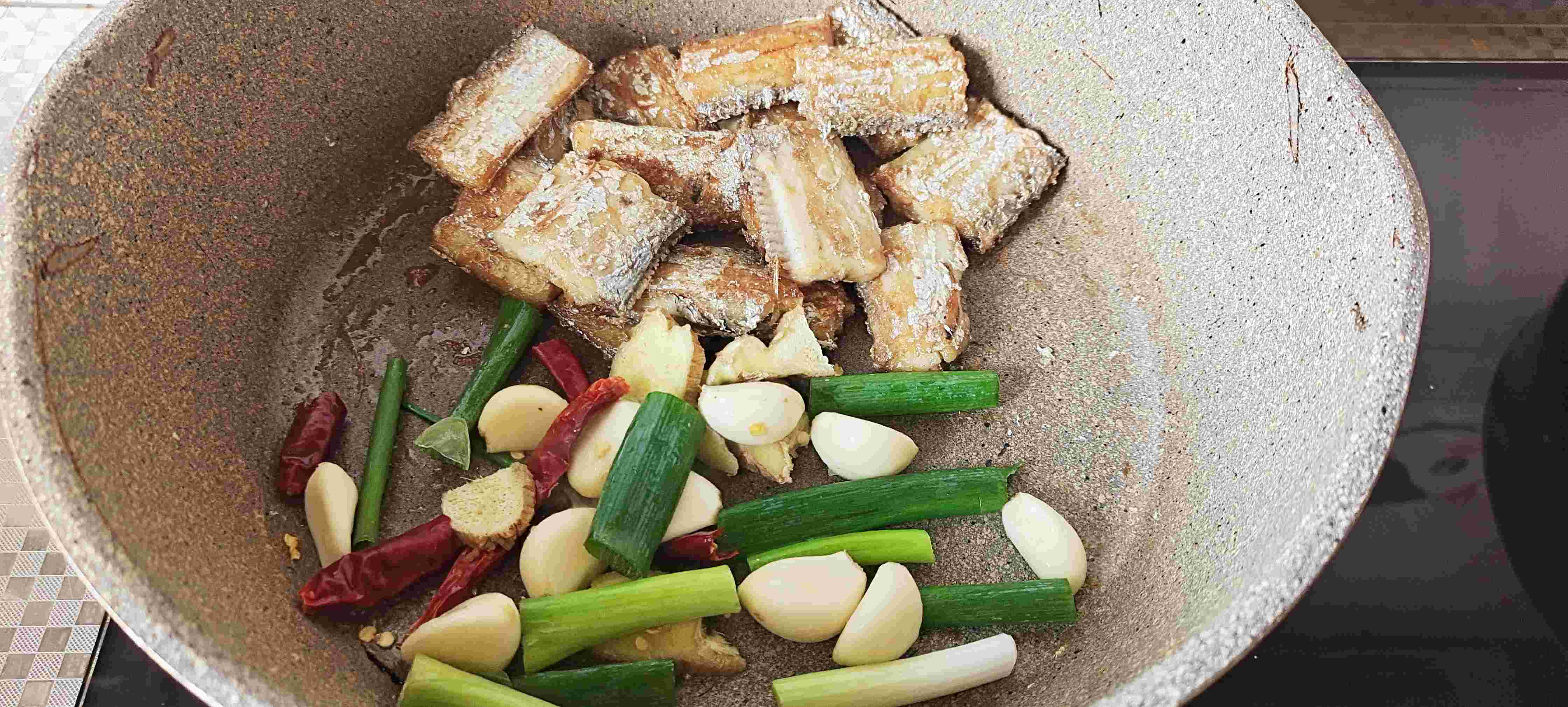 帶魚好吃的經(jīng)典做法…糖醋帶魚的做法-酸甜味燒菜譜