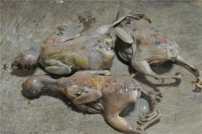 香辣鵪鶉的做法-香辣味炒菜譜