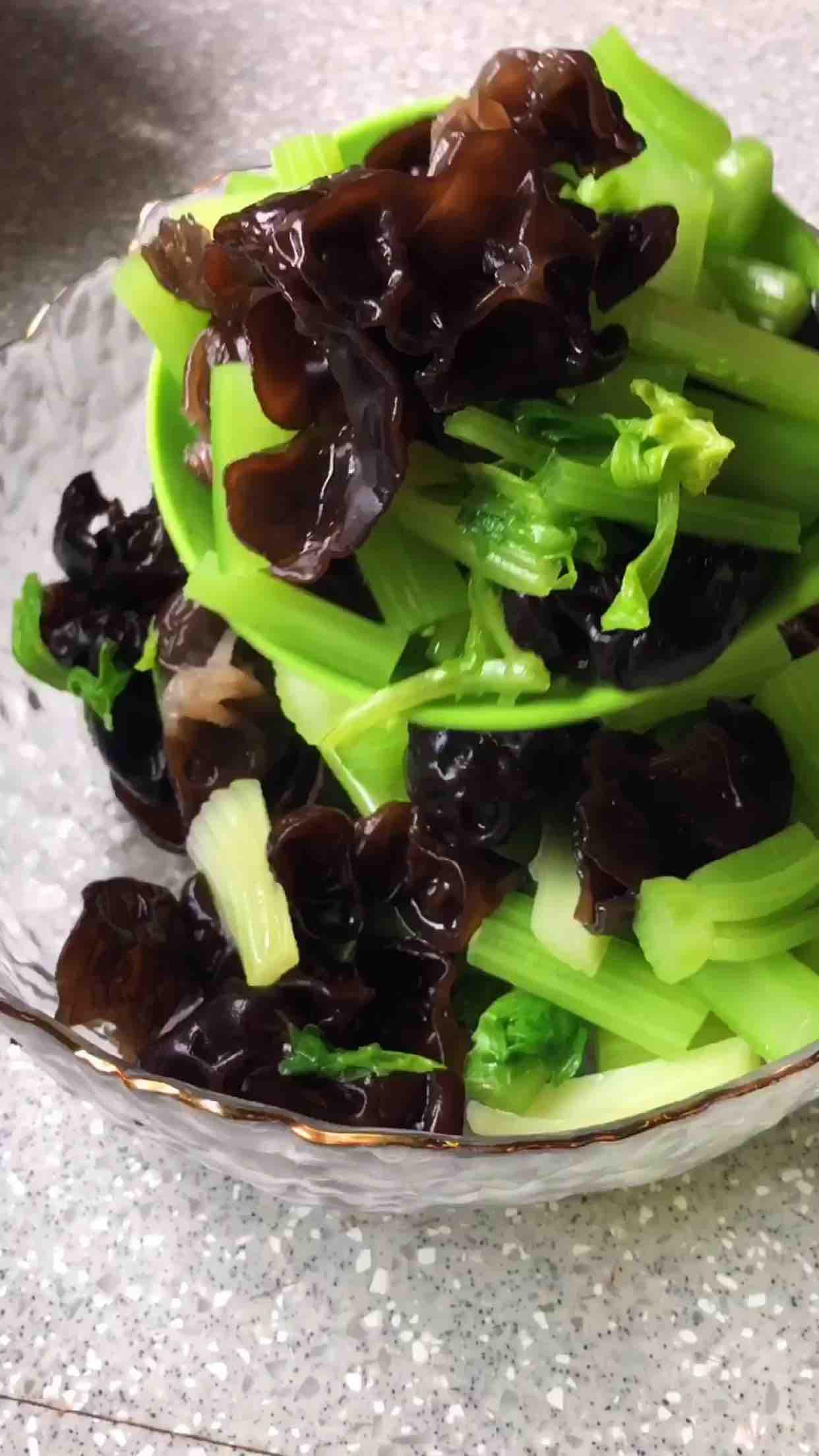 芹菜拌黑木耳的做法-咸鮮味拌菜譜