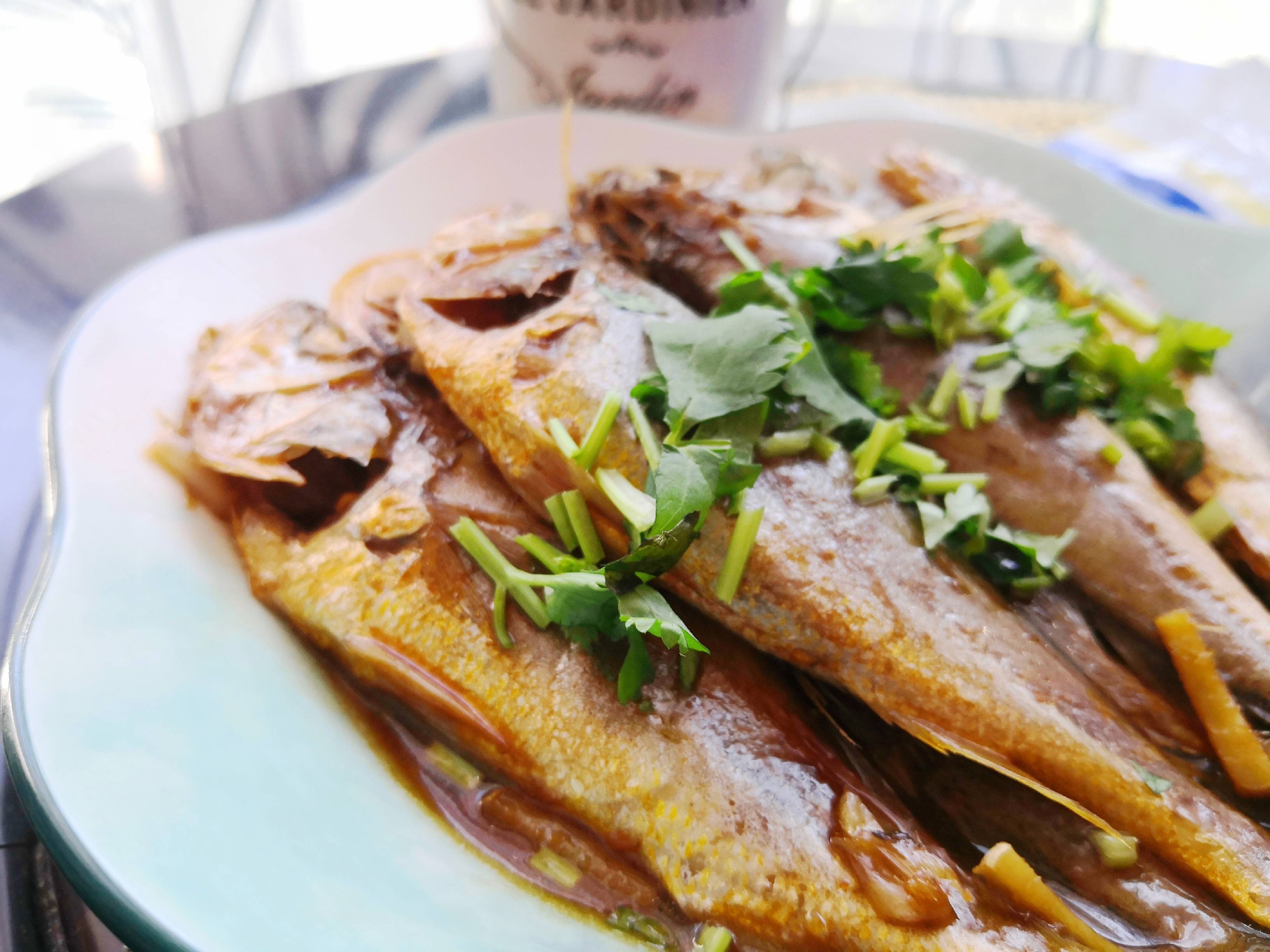 紅燒小黃魚的做法-咸鮮味燒菜譜