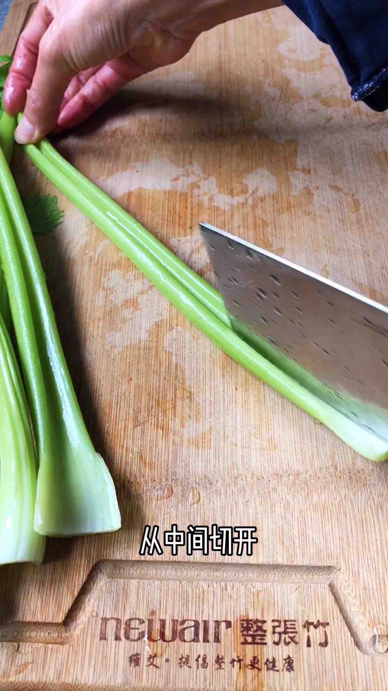 芹菜拌黑木耳的做法-咸鮮味拌菜譜