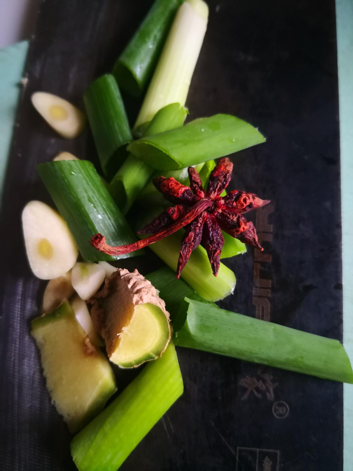 紅燒比目魚的做法-家常味燒菜譜