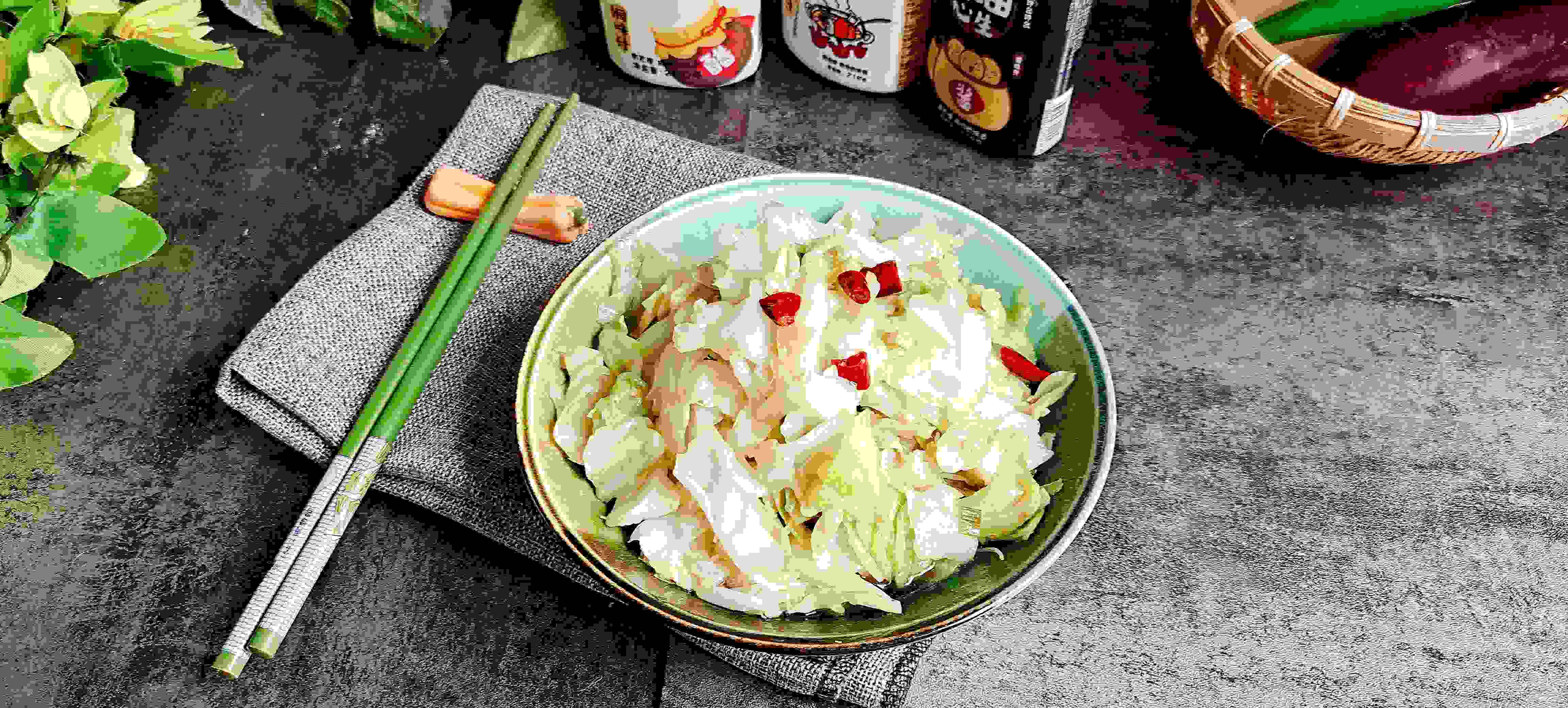 經典家常菜…酸辣包菜的做法-酸辣味炒菜譜