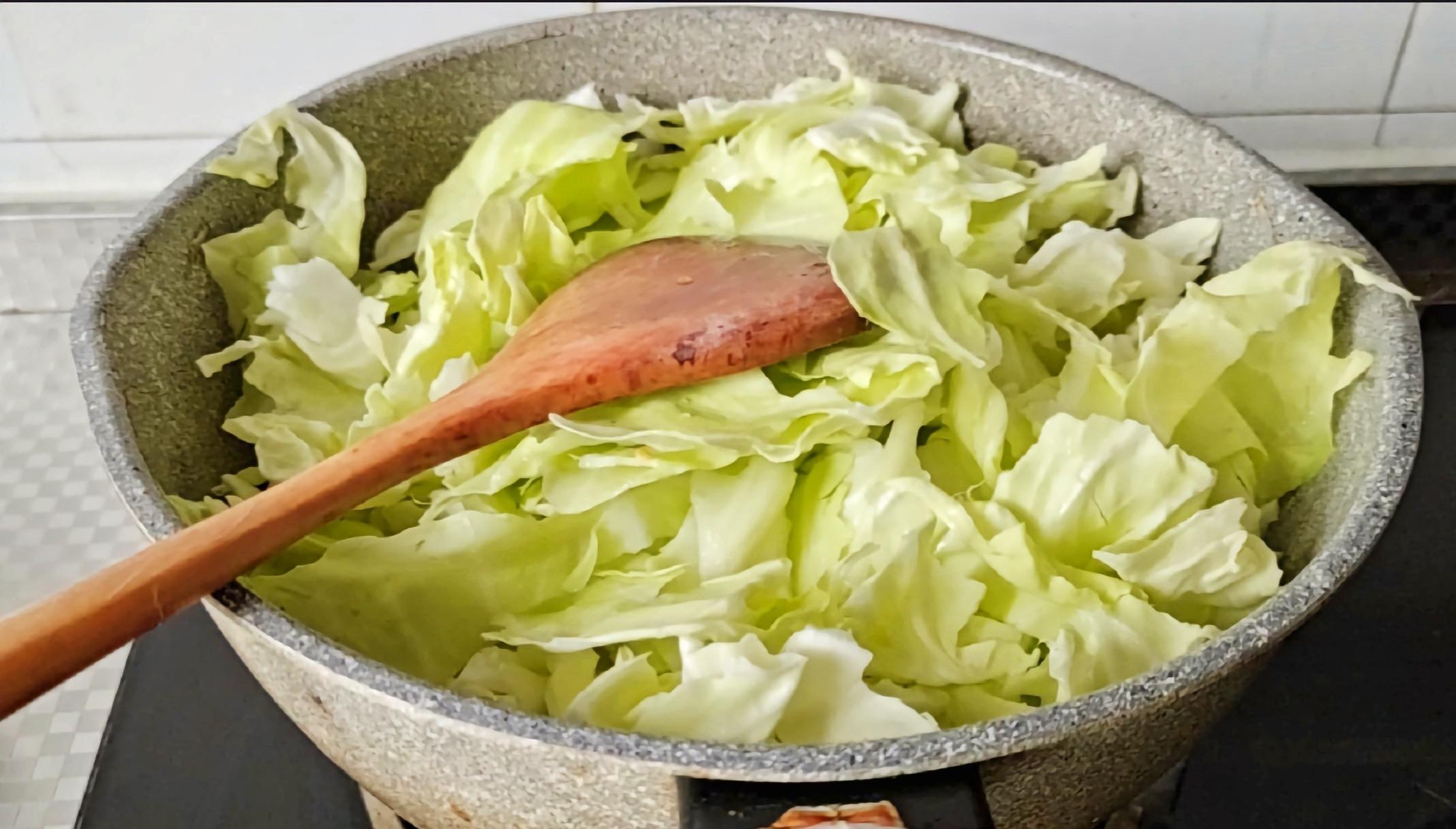 經典家常菜…酸辣包菜的做法-酸辣味炒菜譜