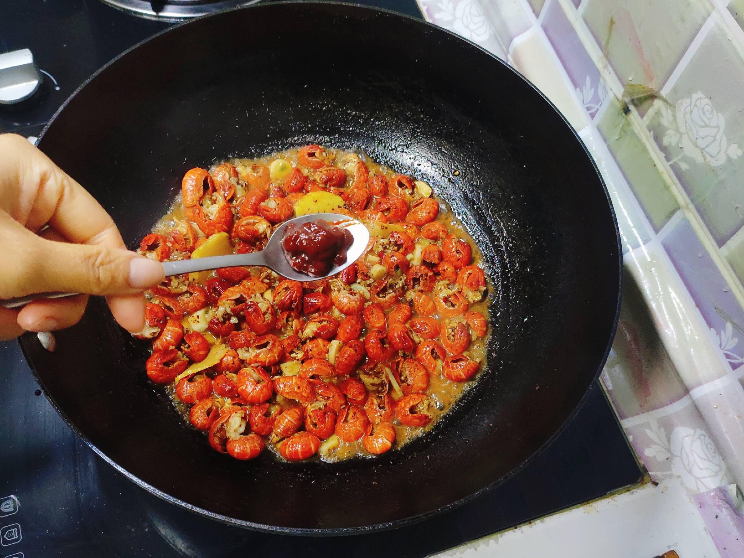 麻辣龍蝦尾的做法-麻辣味炒菜譜