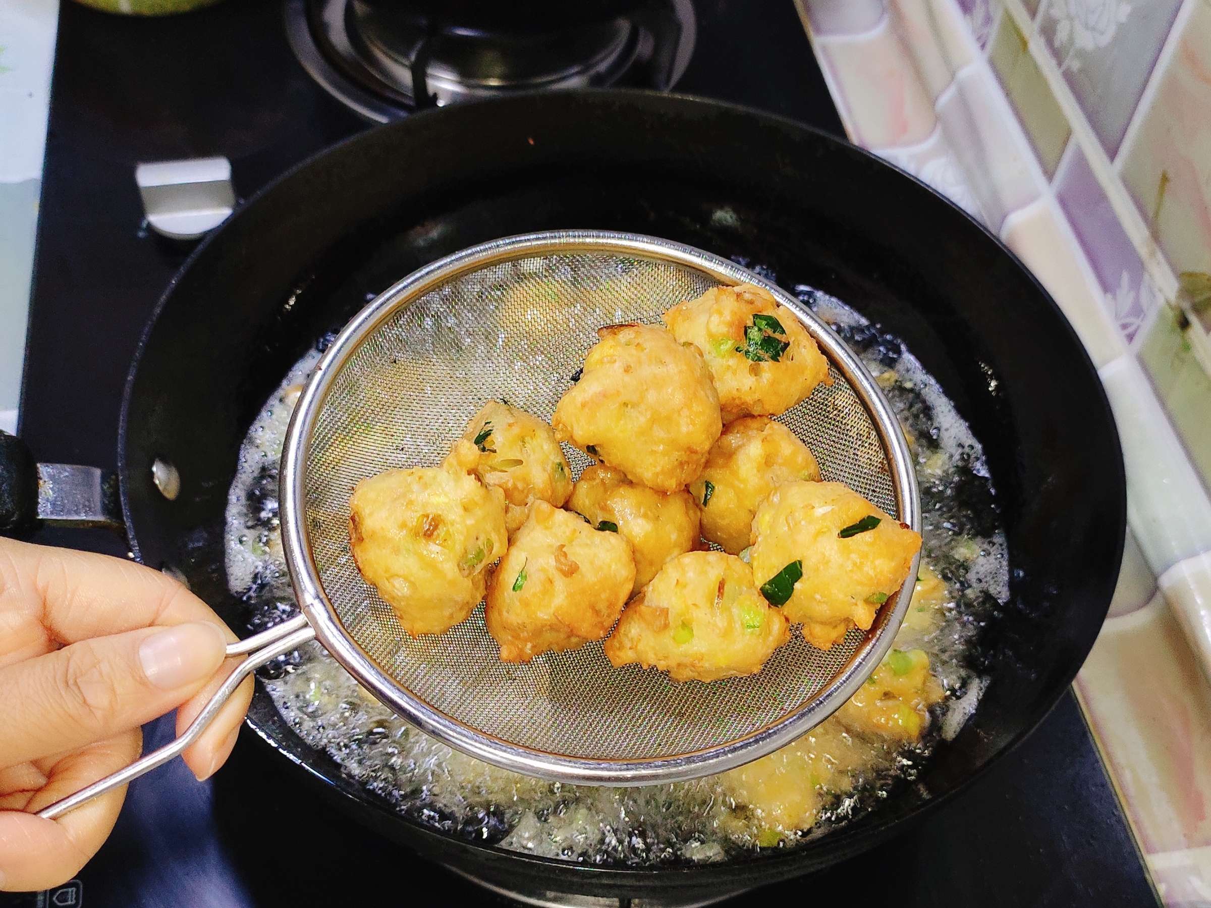 沙拉豆腐丸子的做法-甜味炸菜譜