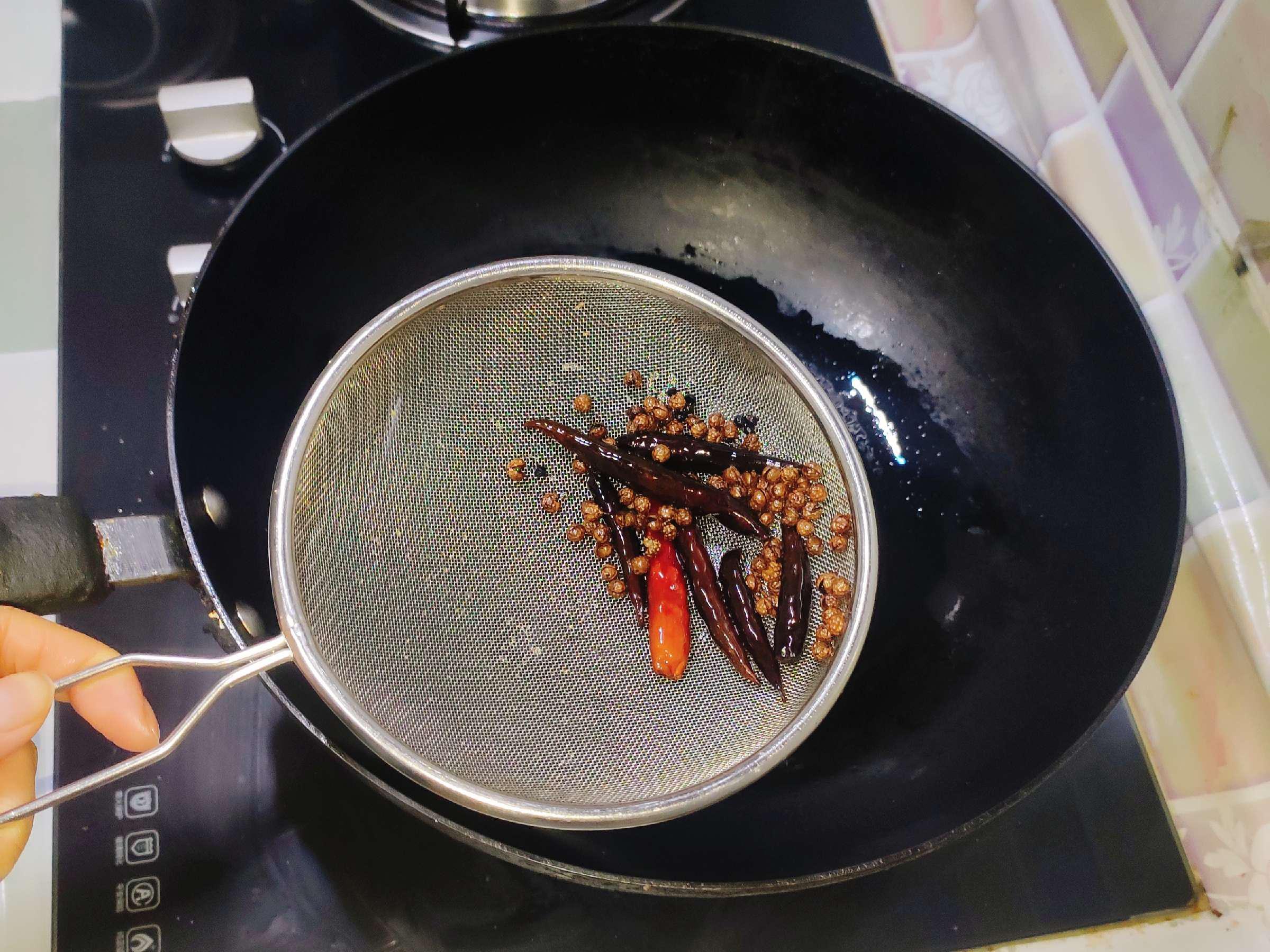 麻辣龍蝦尾的做法-麻辣味炒菜譜