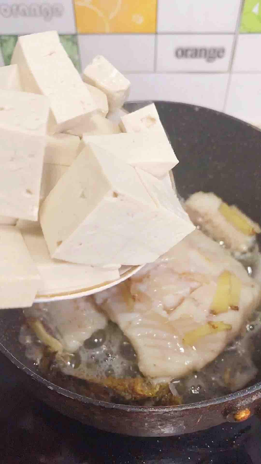 豆腐燜青魚的做法-家常味燒菜譜