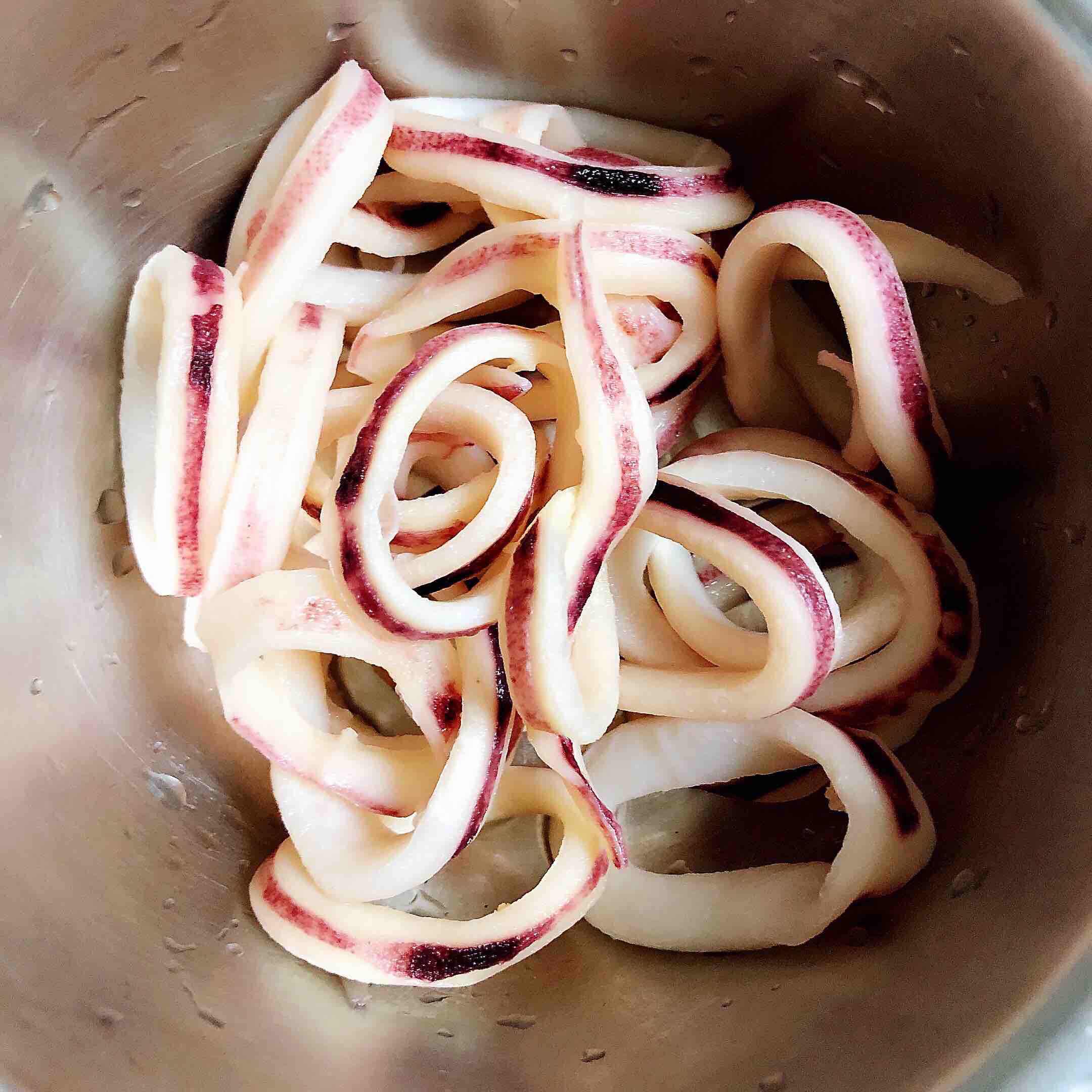 香辣西芹魷魚圈的做法-香辣味炒菜譜