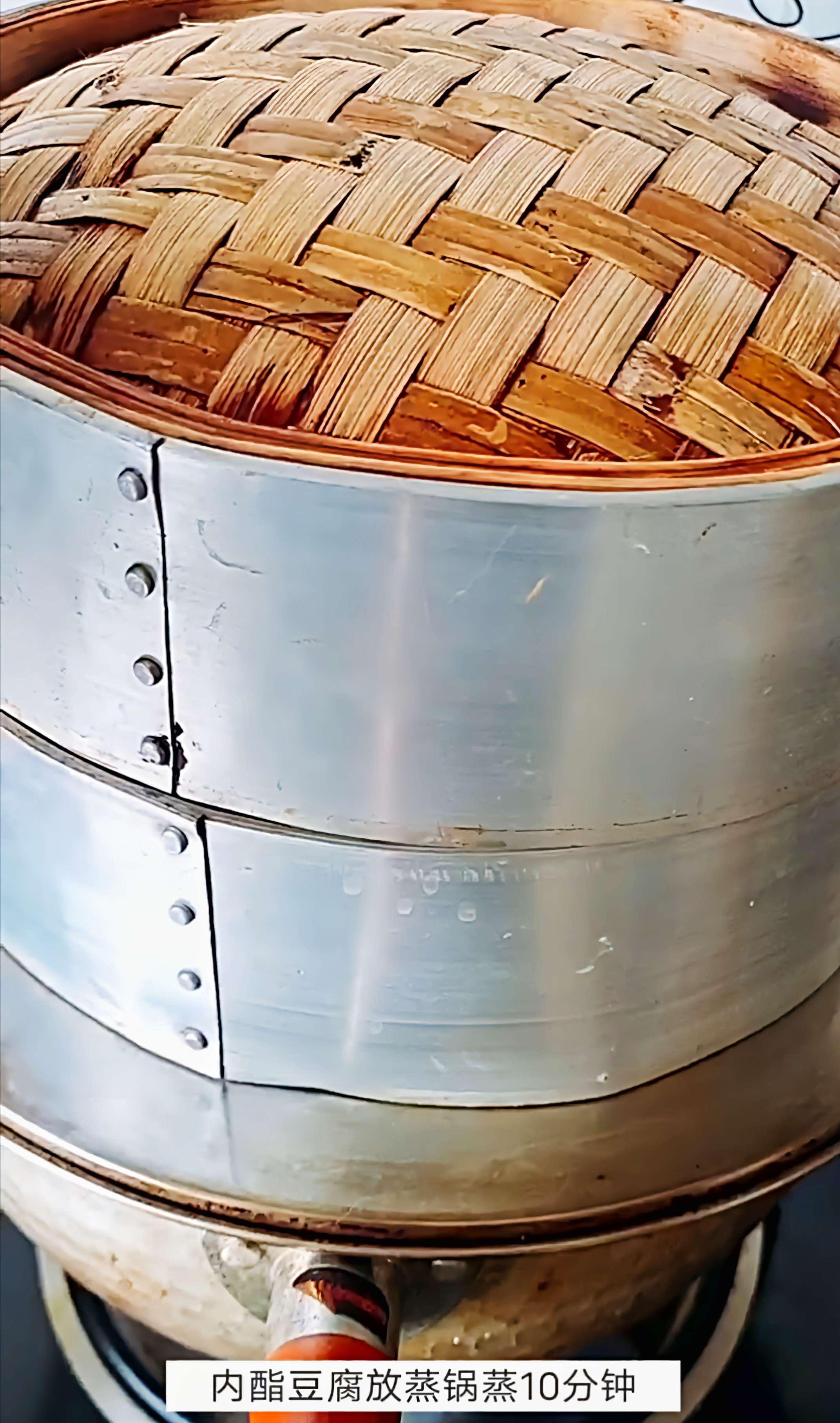 #豆腐的神仙做法#蛋黃皮蛋拌豆腐的做法-咸鮮味拌菜譜