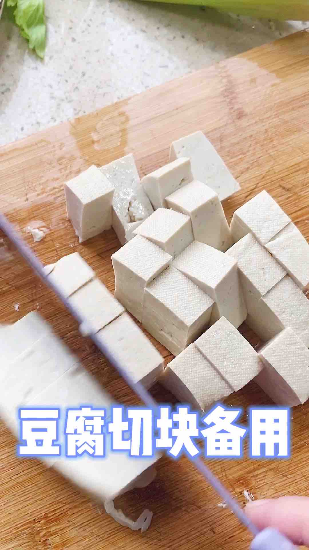 豆腐燜青魚的做法-家常味燒菜譜