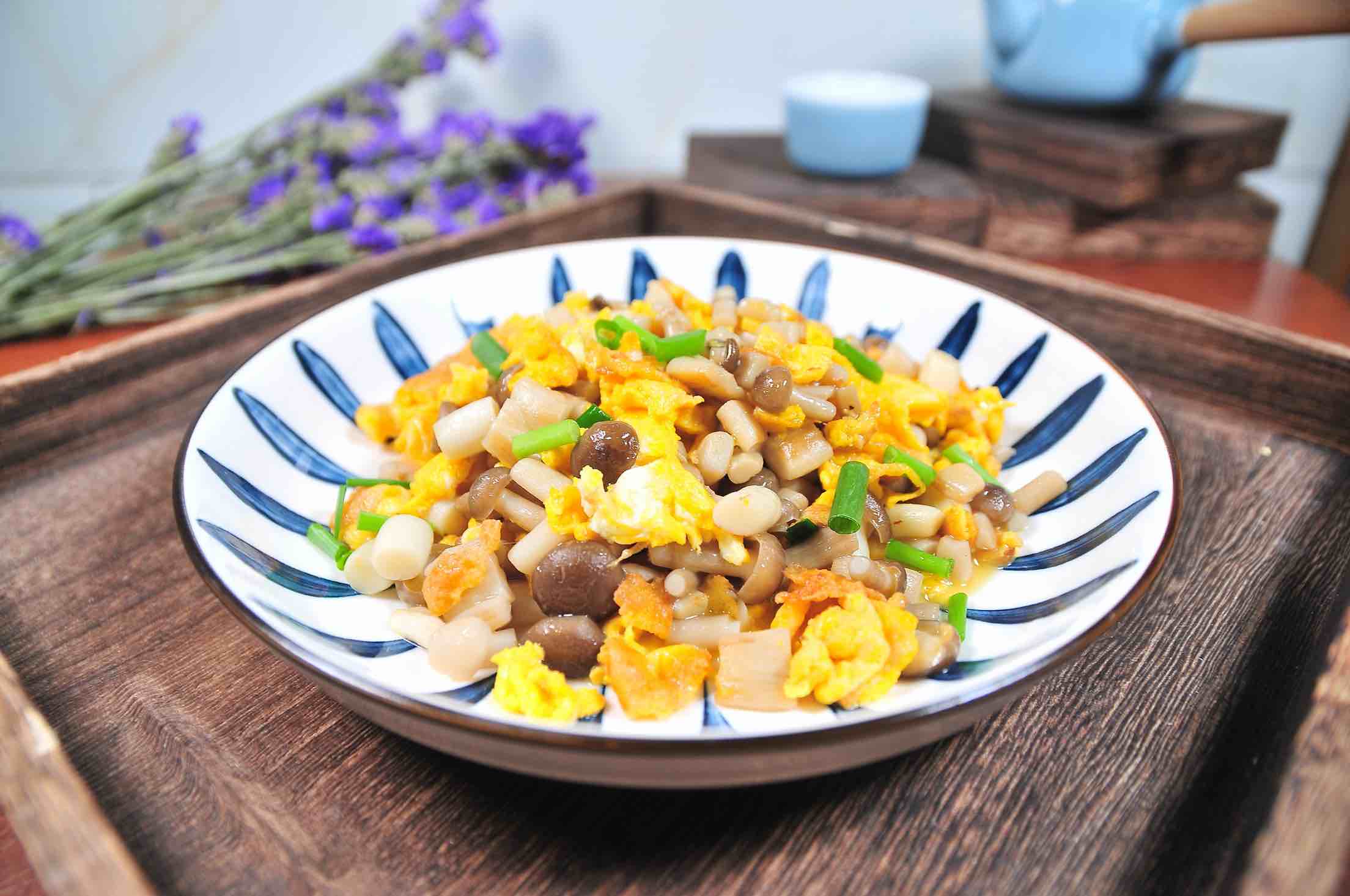 小菇炒雞蛋的做法-家常味炒菜譜