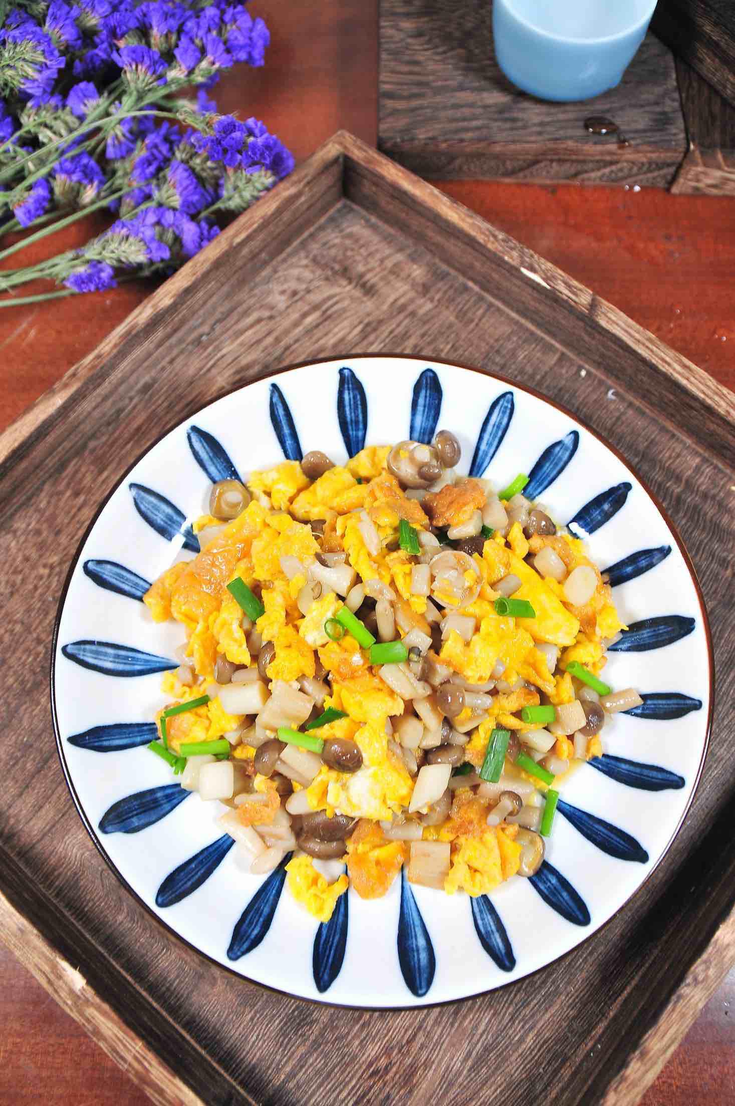 小菇炒雞蛋的做法-家常味炒菜譜