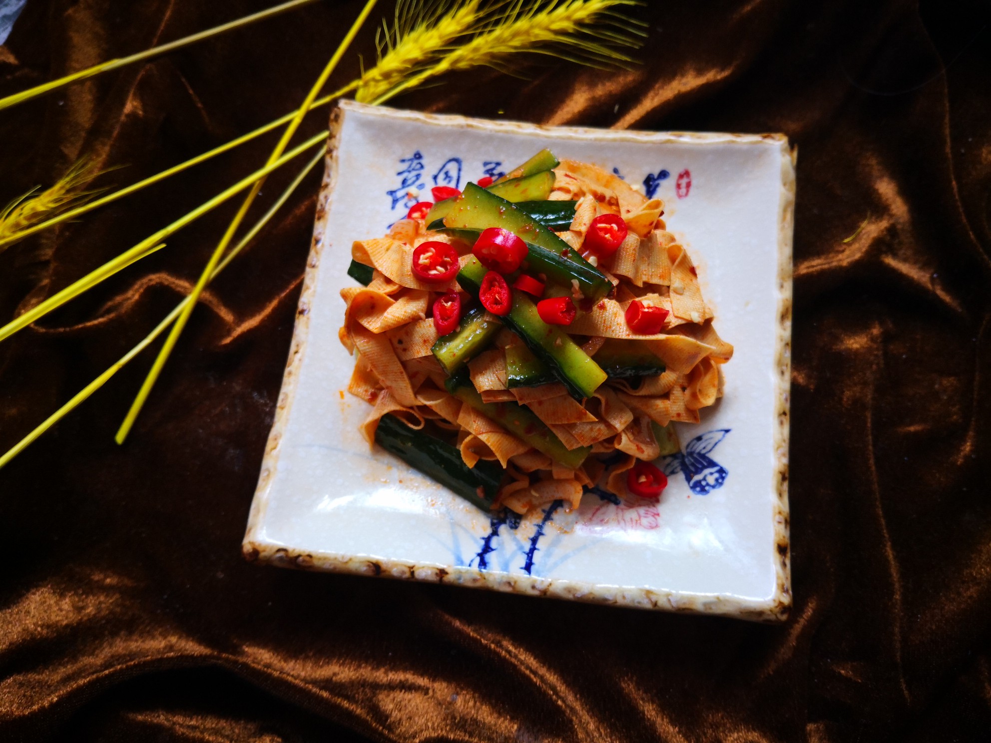 圓蔥干豆腐黃瓜條的做法-香辣味拌菜譜