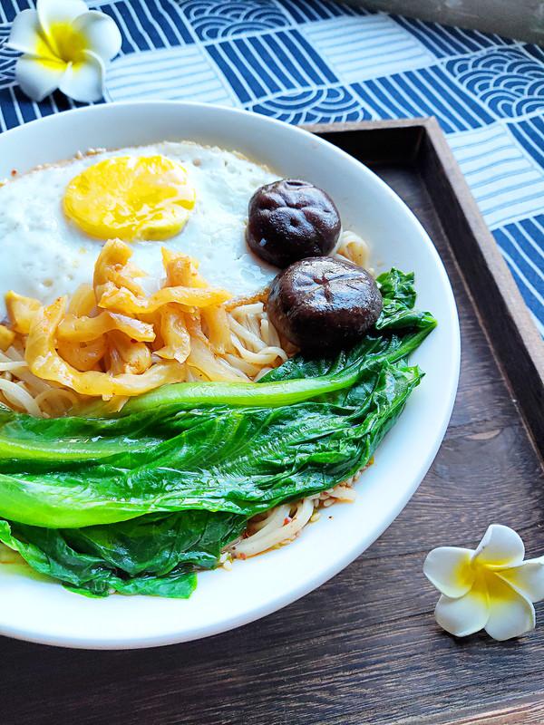 香菇煎蛋面的做法-咸鮮味煮菜譜