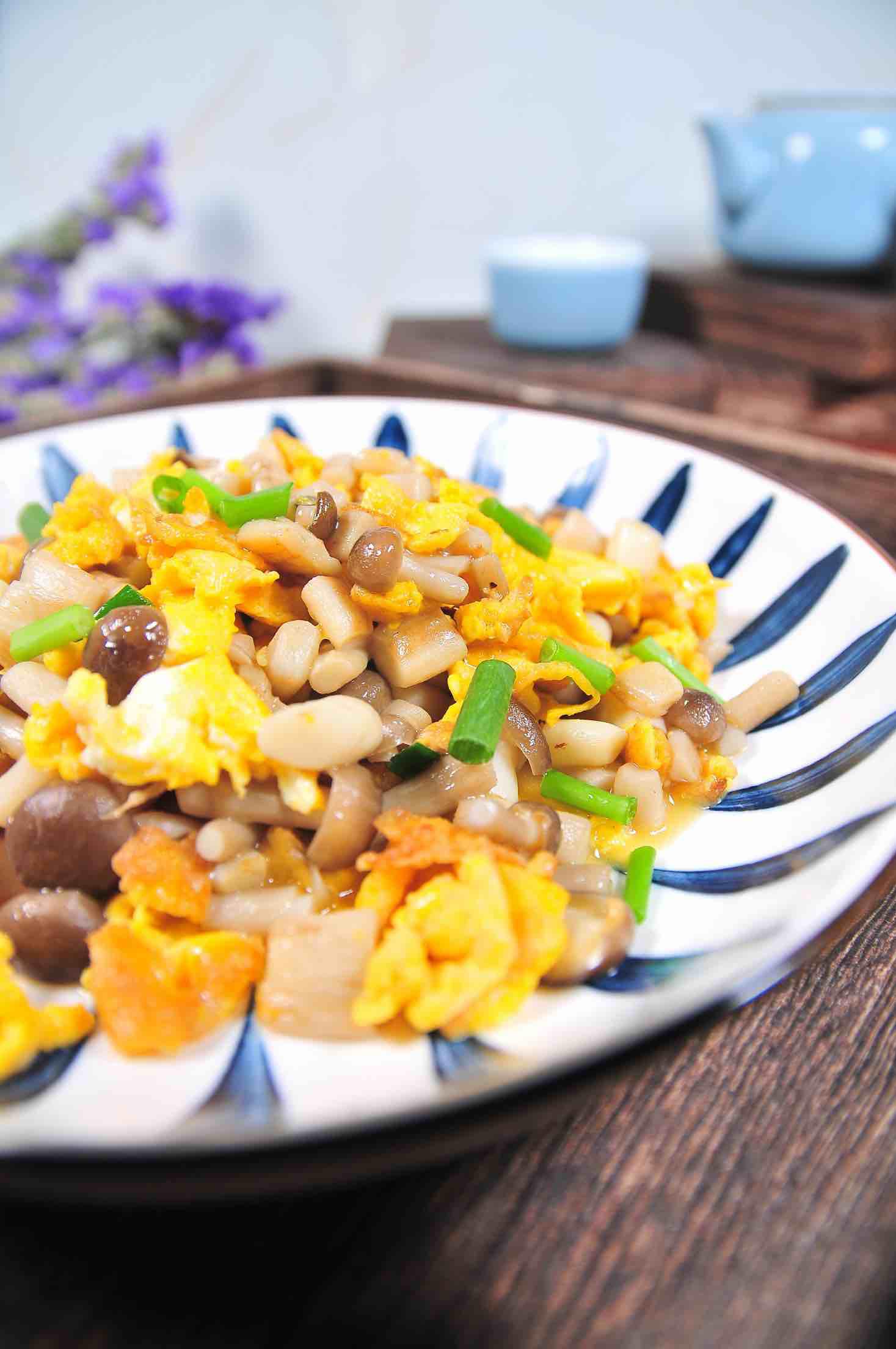 小菇炒雞蛋的做法-家常味炒菜譜