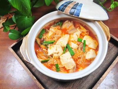 辣白菜豆腐鍋的作法-家常味燉菜譜